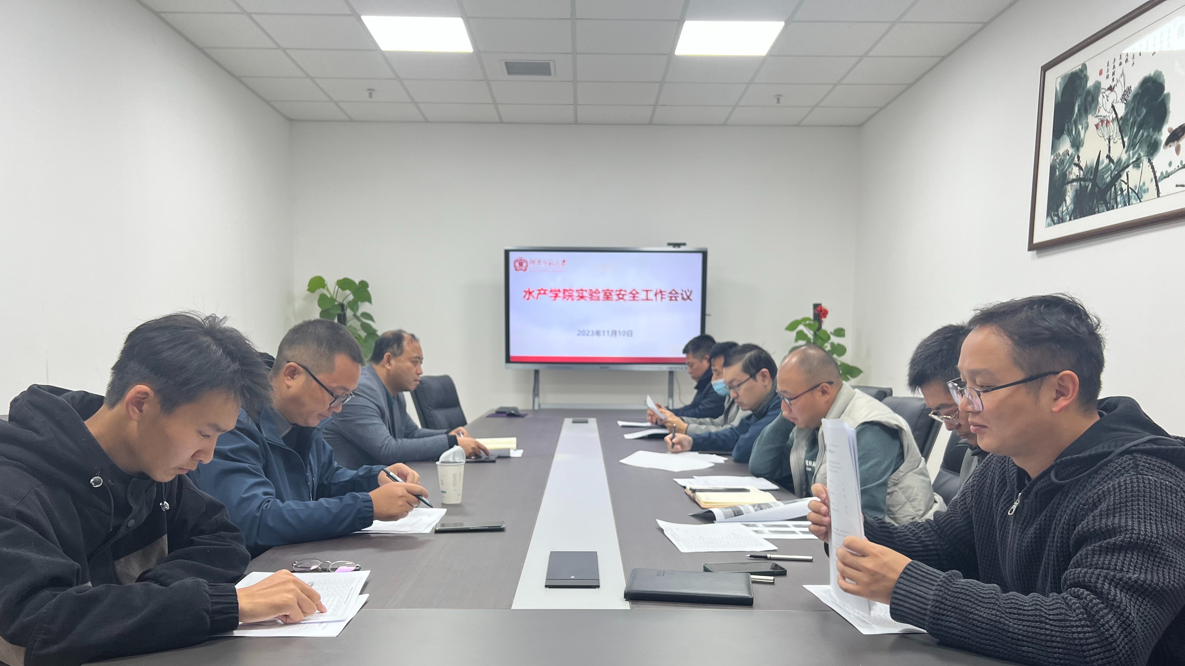 礼来公司研发实验室与合规流程示意图